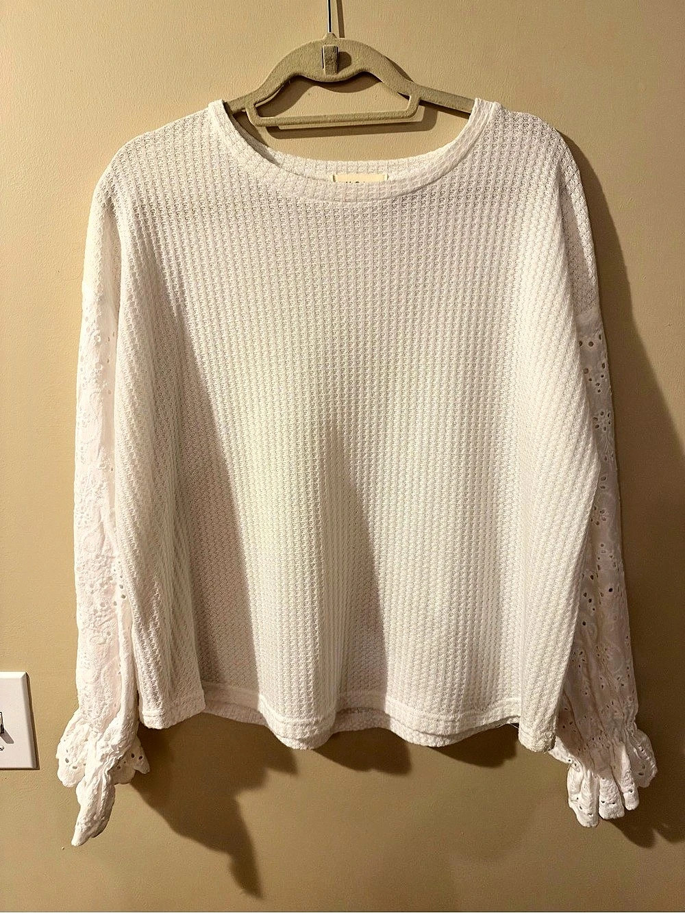 AMOLI White Lace Sleeve Sweater Size Large Like New